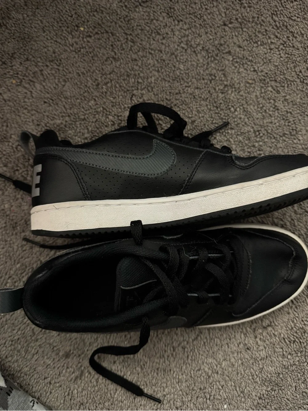 Nike Black and White Kids Court Borough Low-Top Sneakers Youth size 5.5 Shoes